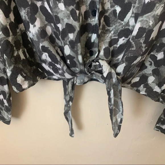 Cloth & Stone Anthropologie Leopard Print Button Tie Front Top size M - Picture 7 of 7
